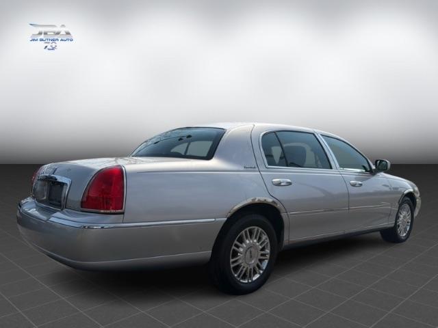 Lincoln Town Car Signature L 2011