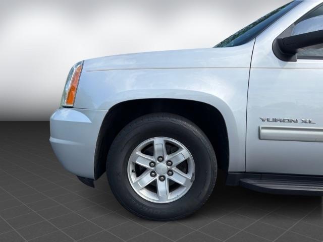 GMC Yukon XL SLT 1/2 Ton 2WD 2014