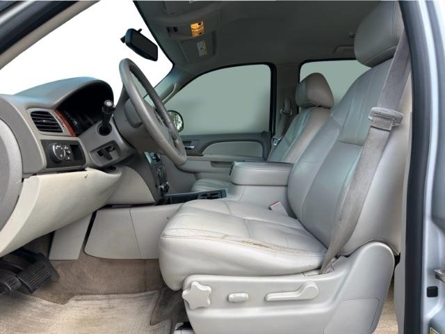 GMC Yukon XL SLT 1/2 Ton 2WD 2014