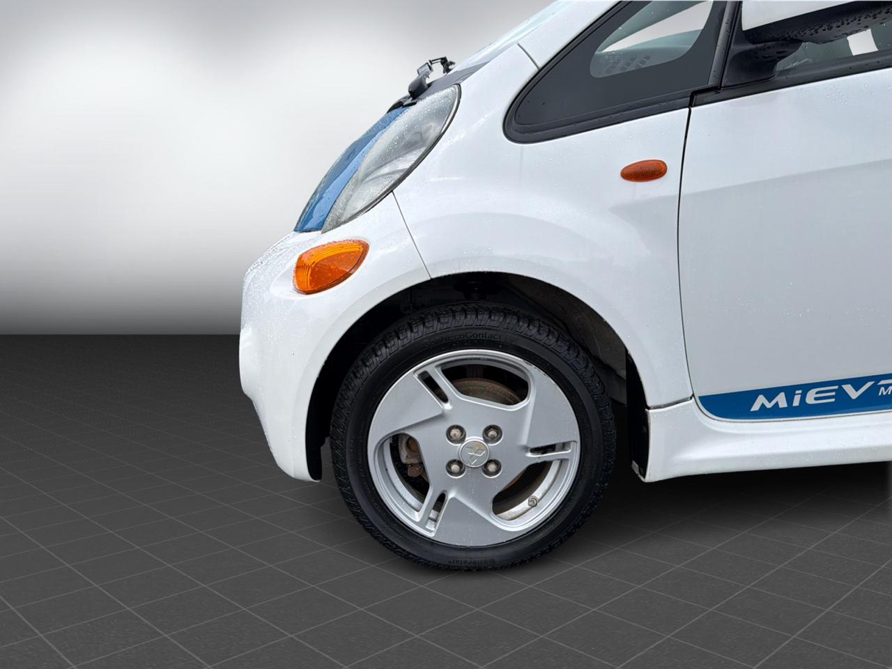 Mitsubishi I-MiEV SE 2012