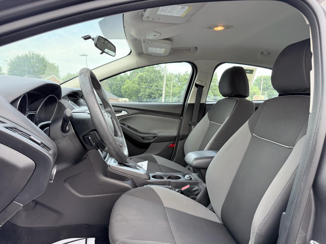 Ford Focus SE Sedan 2014