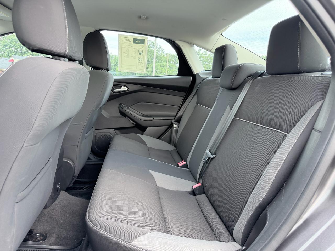 Ford Focus SE Sedan 2014