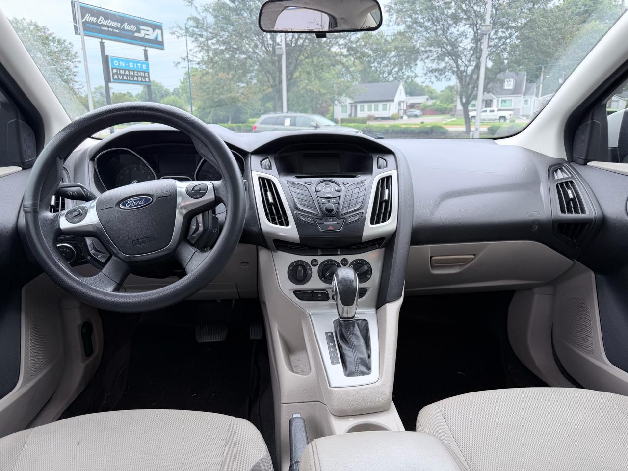 Ford Focus SE Sedan 2013