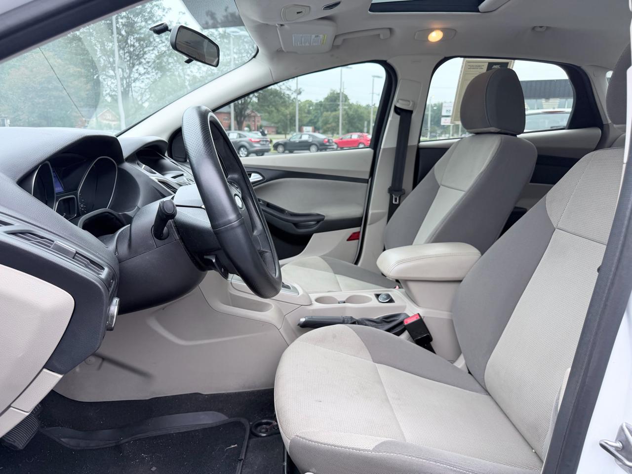 Ford Focus SE Sedan 2013