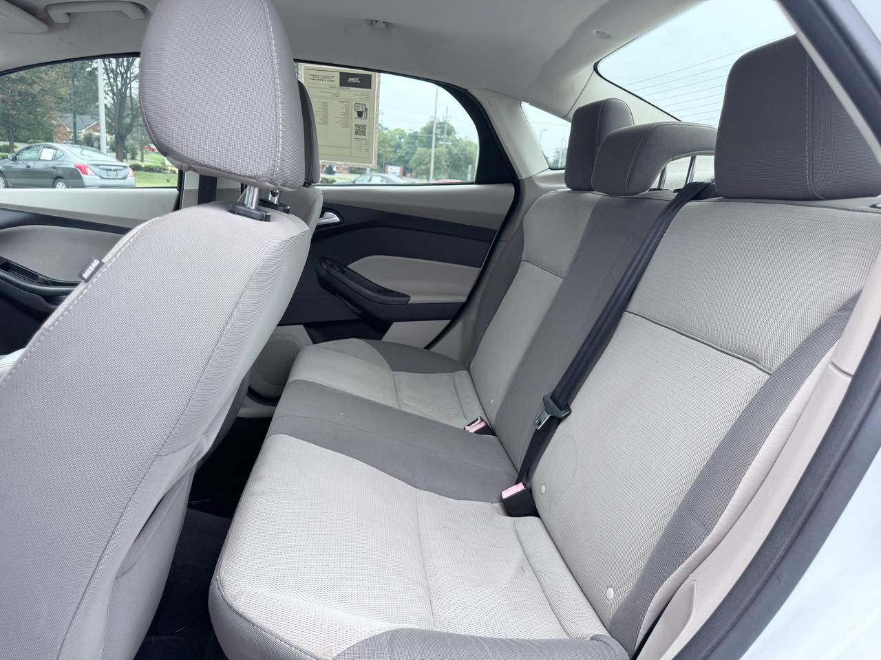 Ford Focus SE Sedan 2013