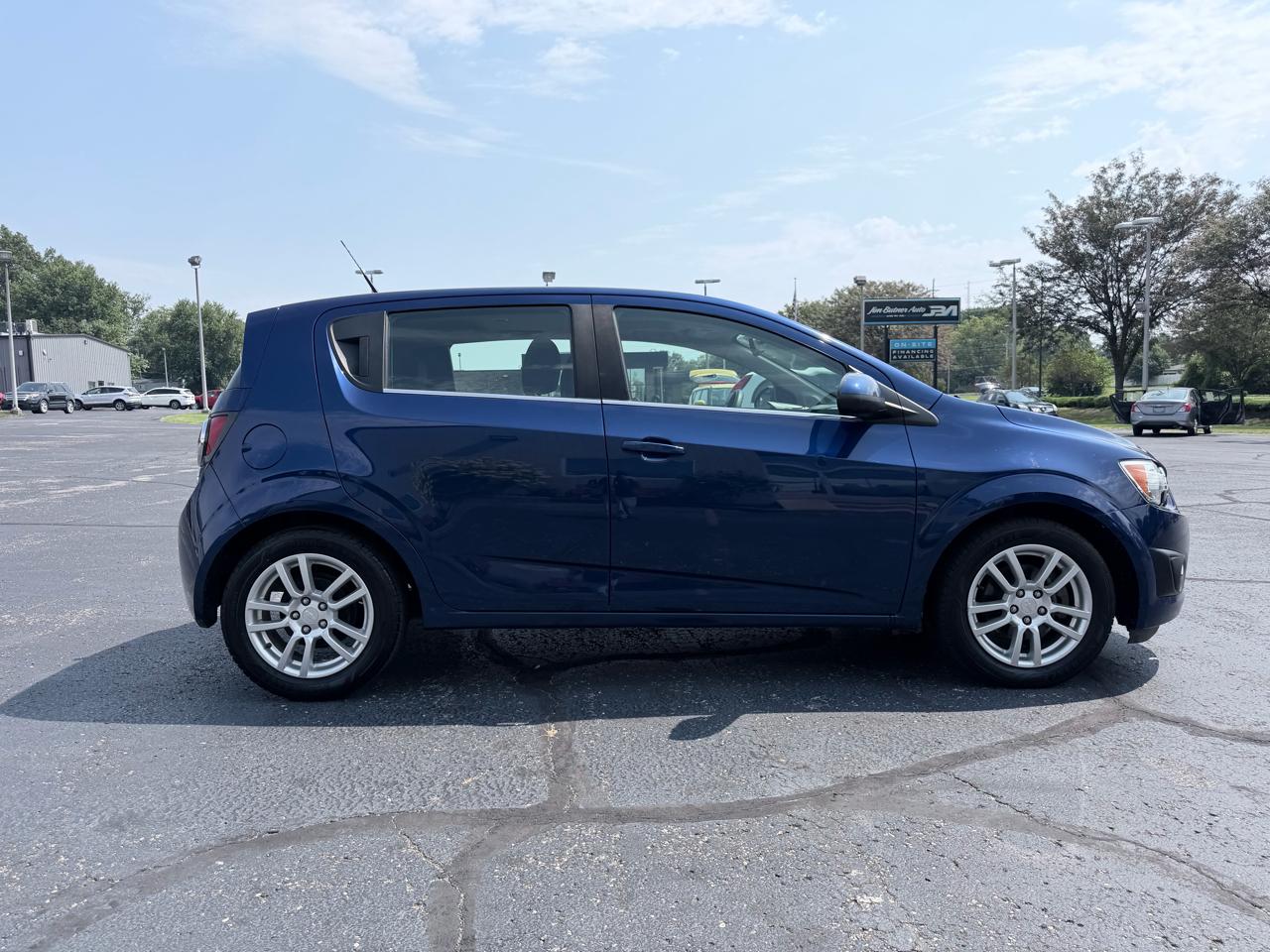Chevrolet Sonic LT Manual 5-Door 2014