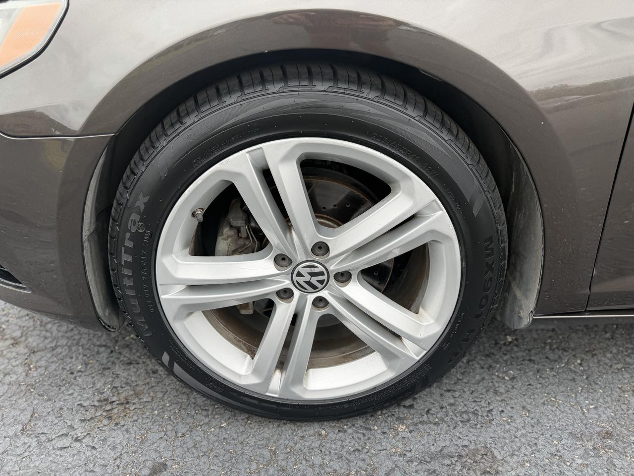 Volkswagen CC Sport w/Lighting Package 2013
