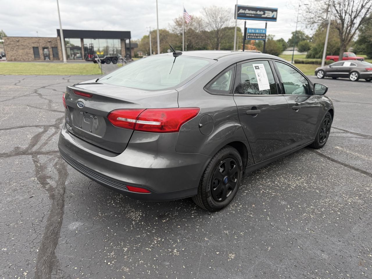 Ford Focus S Sedan 2018