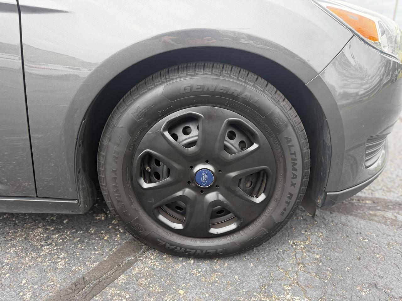 Ford Focus S Sedan 2018