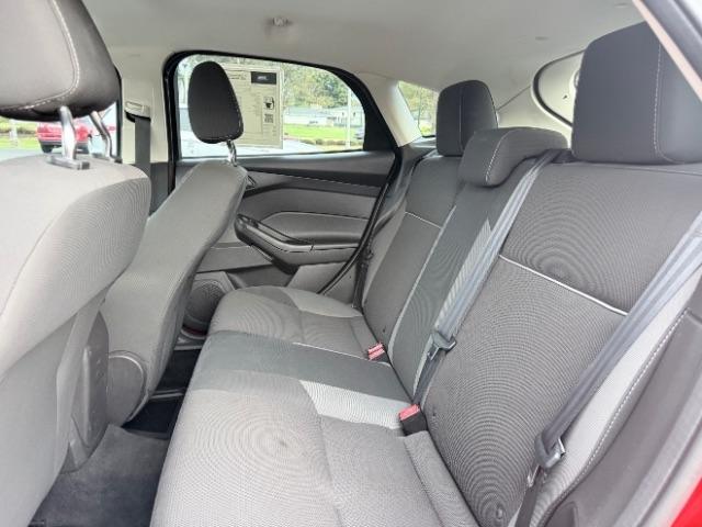 Ford Focus SE 2012