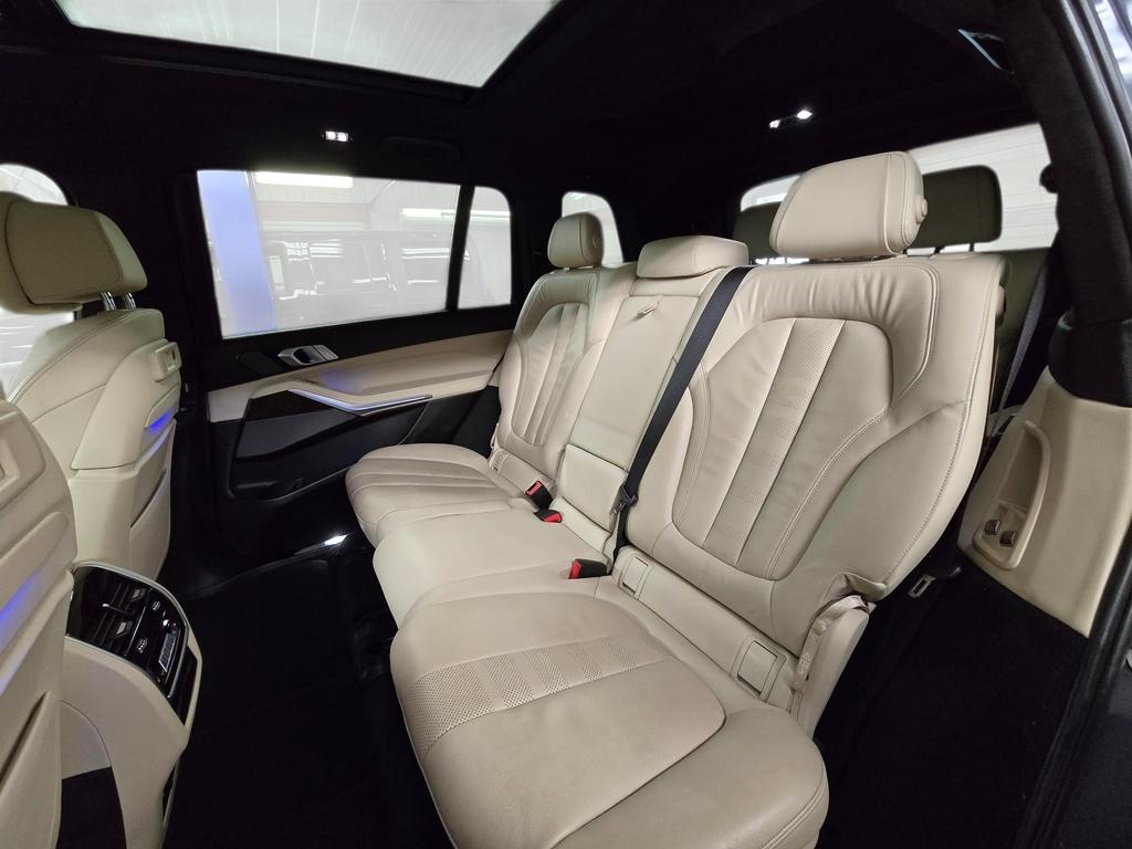 2021 BMW X7 40i - Photo 11