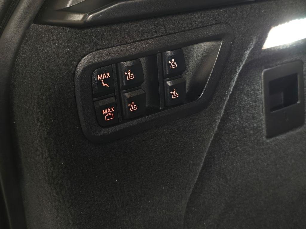 2021 BMW X7 40i - Photo 14