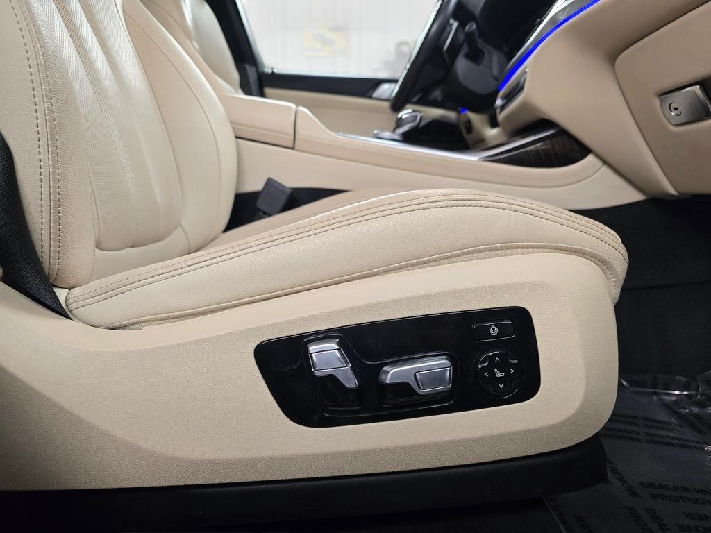 2021 BMW X7 40i - Photo 34
