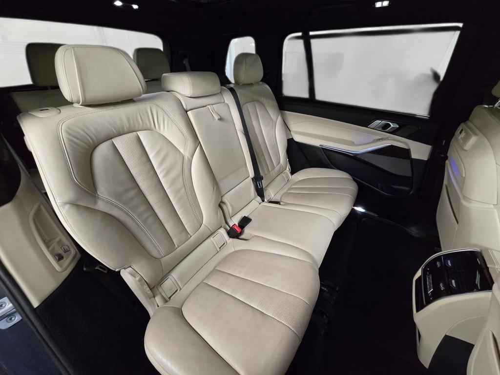 2021 BMW X7 40i - Photo 37