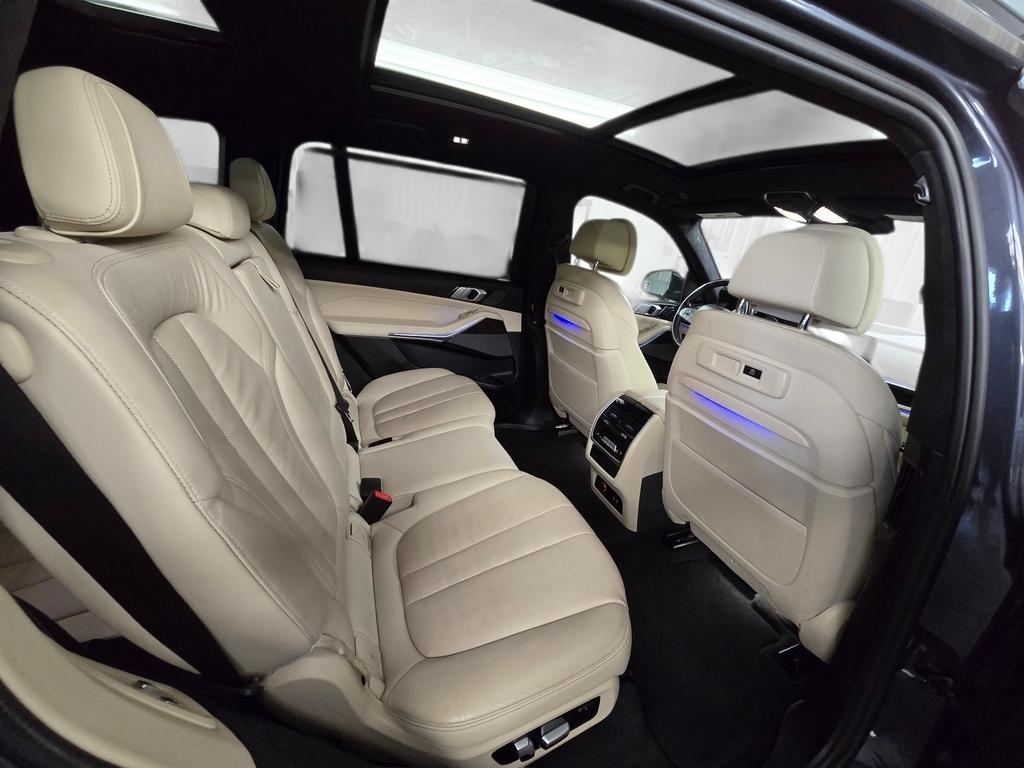 2021 BMW X7 40i - Photo 40