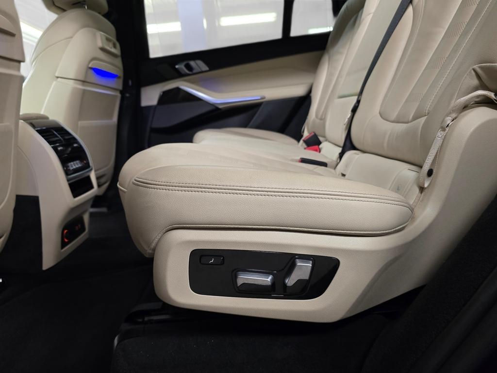 2021 BMW X7 40i - Photo 43