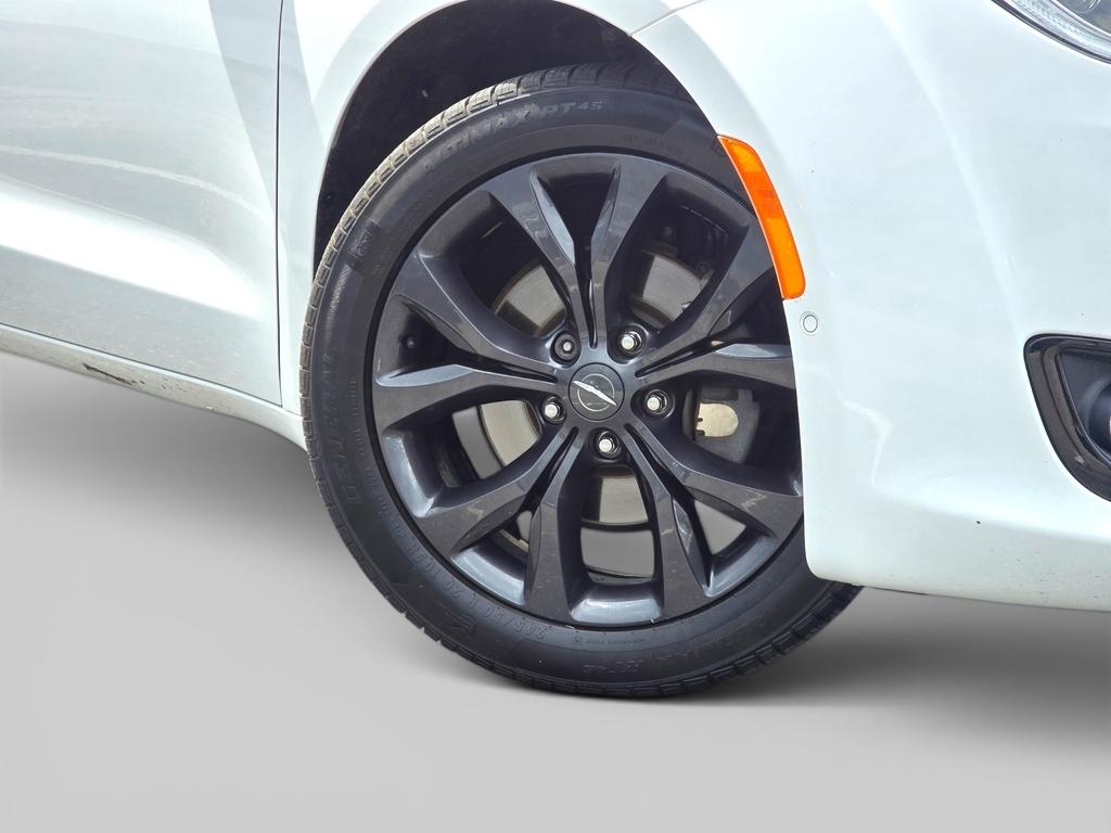 2020 Chrysler Pacifica Touring L Plus - Photo 11