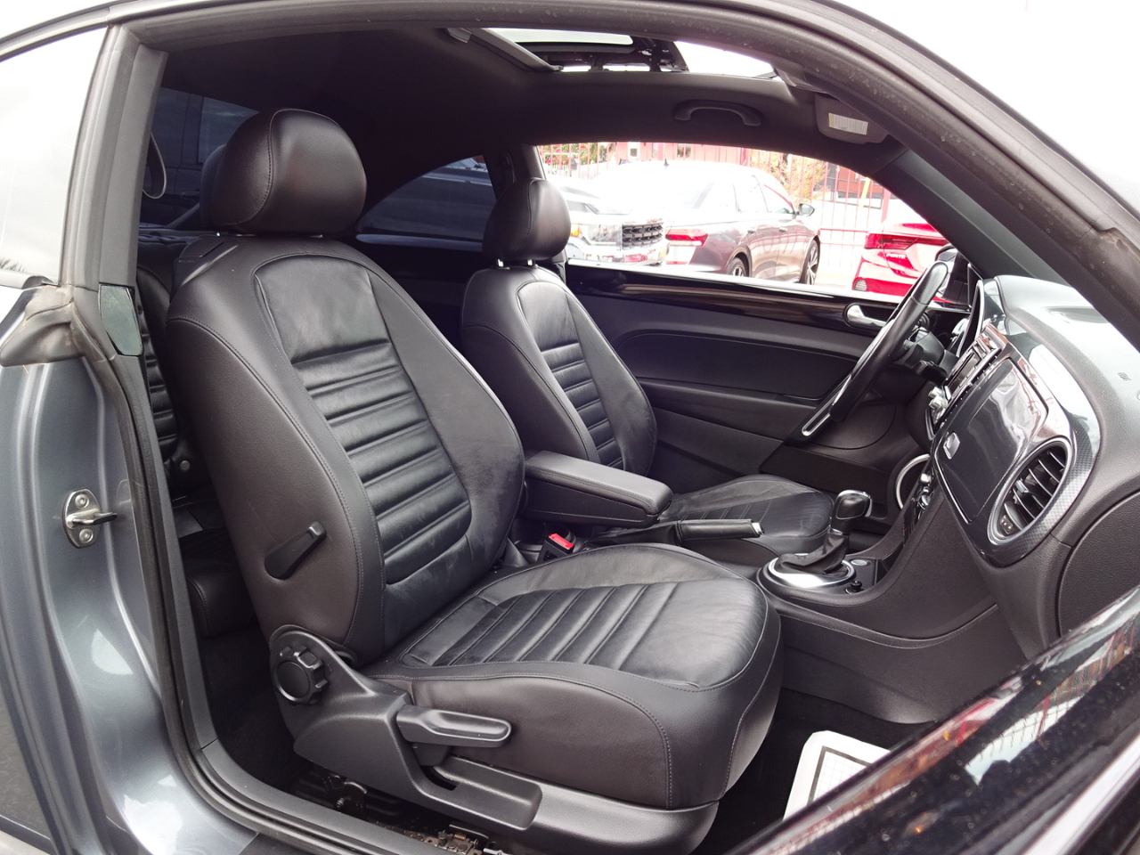 Volkswagen Beetle 2.0T Turbo 2012
