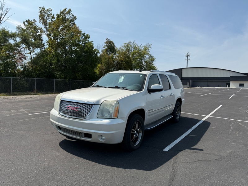 GMC Yukon Denali XL 4WD 2011