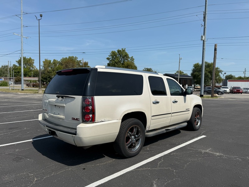 GMC Yukon Denali XL 4WD 2011
