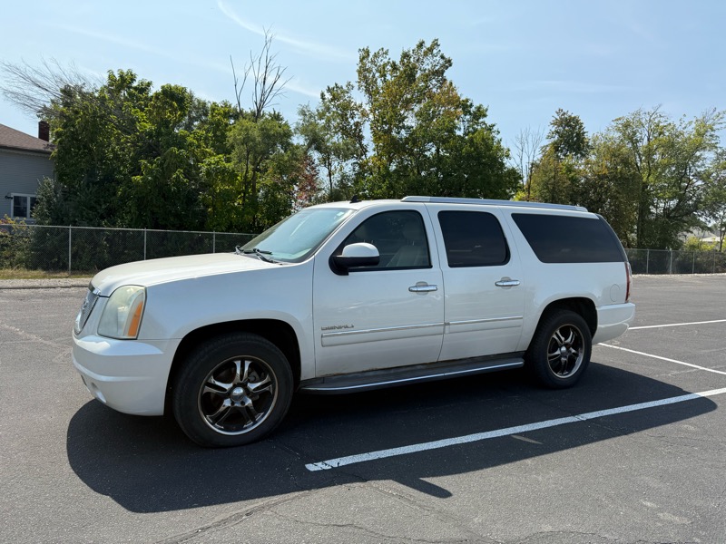 GMC Yukon Denali XL 4WD 2011