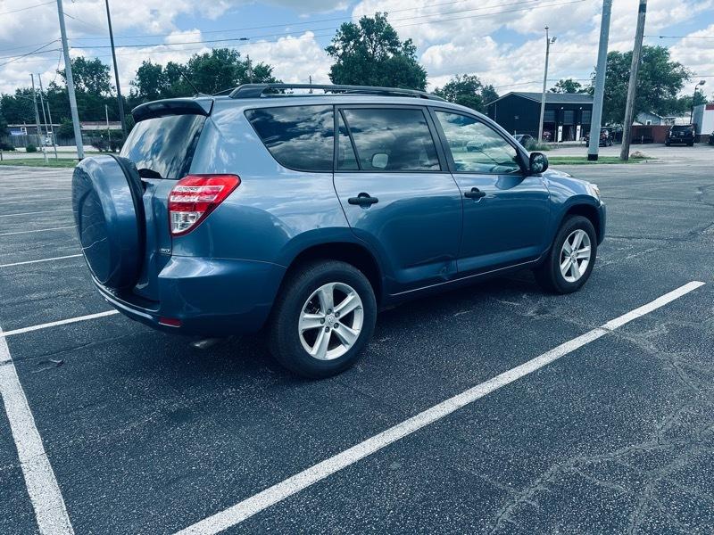 Toyota RAV4 Base I4 4WD 2011