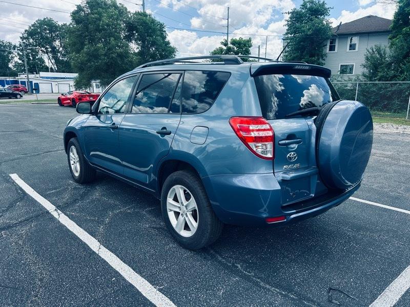 Toyota RAV4 Base I4 4WD 2011