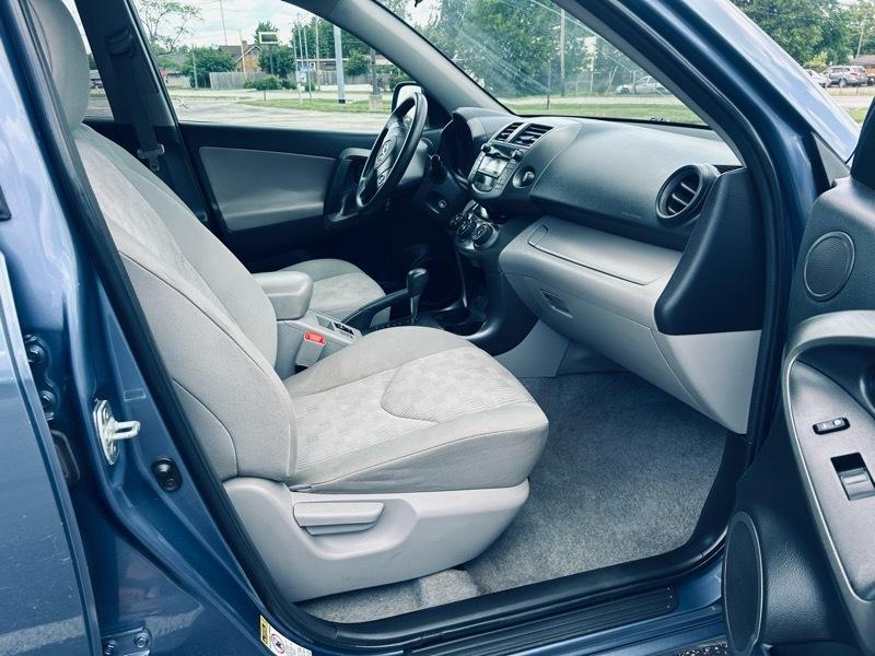 Toyota RAV4 Base I4 4WD 2011