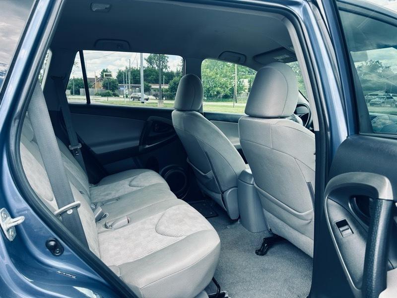 Toyota RAV4 Base I4 4WD 2011