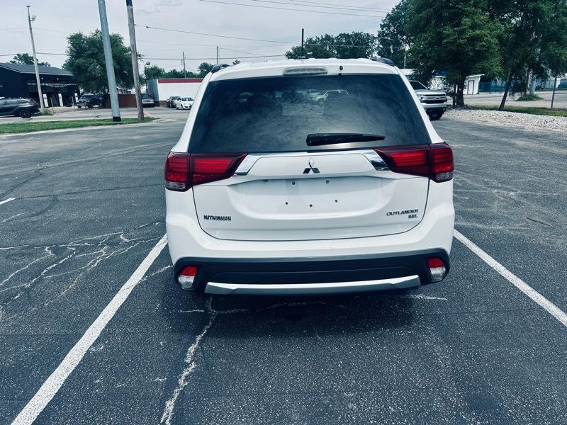 Mitsubishi Outlander SE 2WD 2016