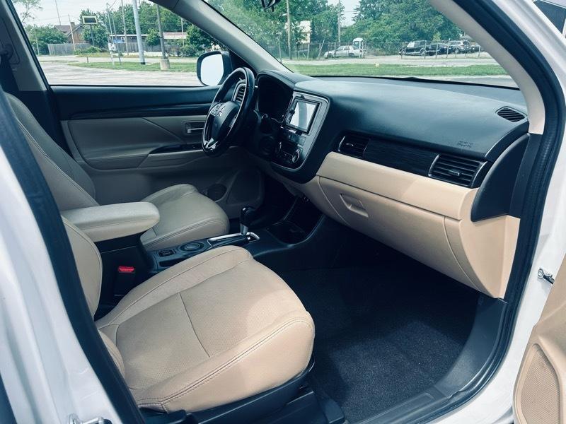 Mitsubishi Outlander SE 2WD 2016