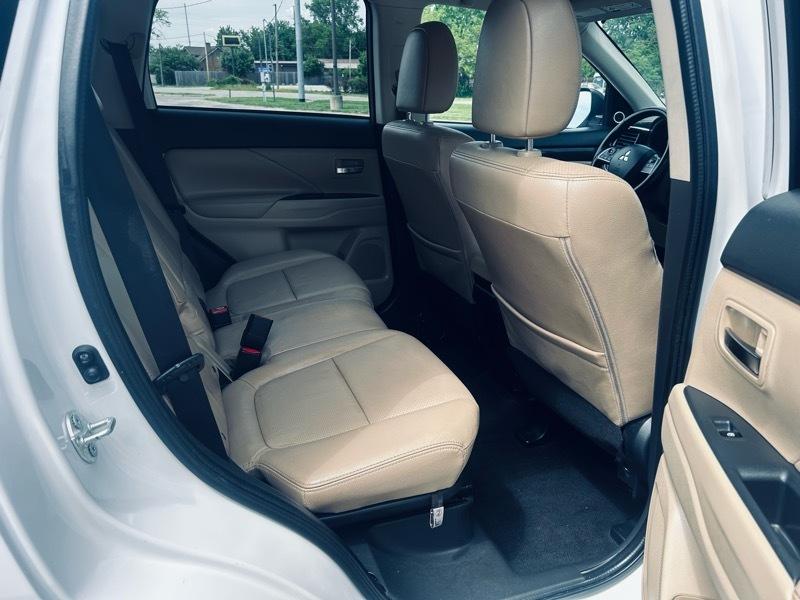 Mitsubishi Outlander SE 2WD 2016