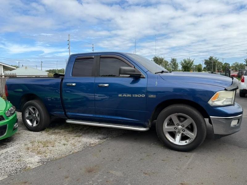 RAM 1500 4WD Reg Cab 120.5"  RAM 1500 Express 2011