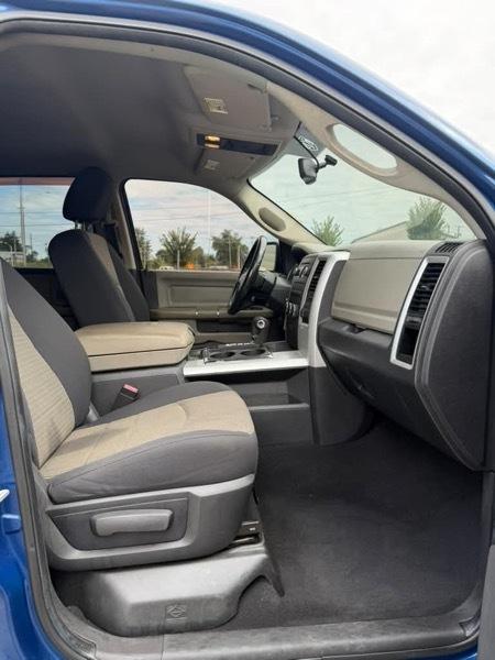 RAM 1500 4WD Reg Cab 120.5"  RAM 1500 Express 2011