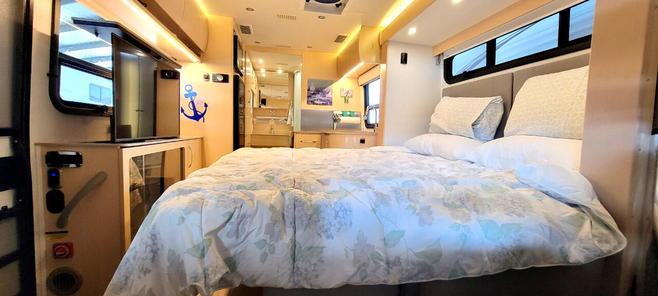 Leisure Travel U24MB  2021 Leisure Travel U24MB  2021
