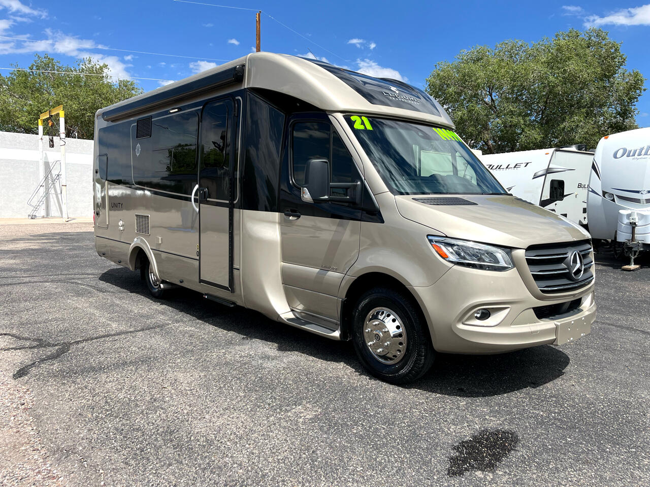 Leisure Travel U24MB  2021 Leisure Travel U24MB  2021