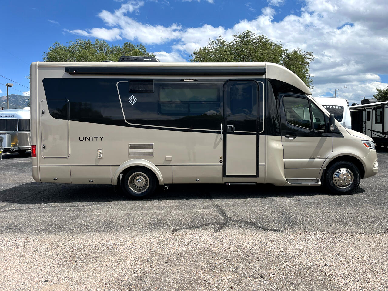 Leisure Travel U24MB  2021 Leisure Travel U24MB  2021