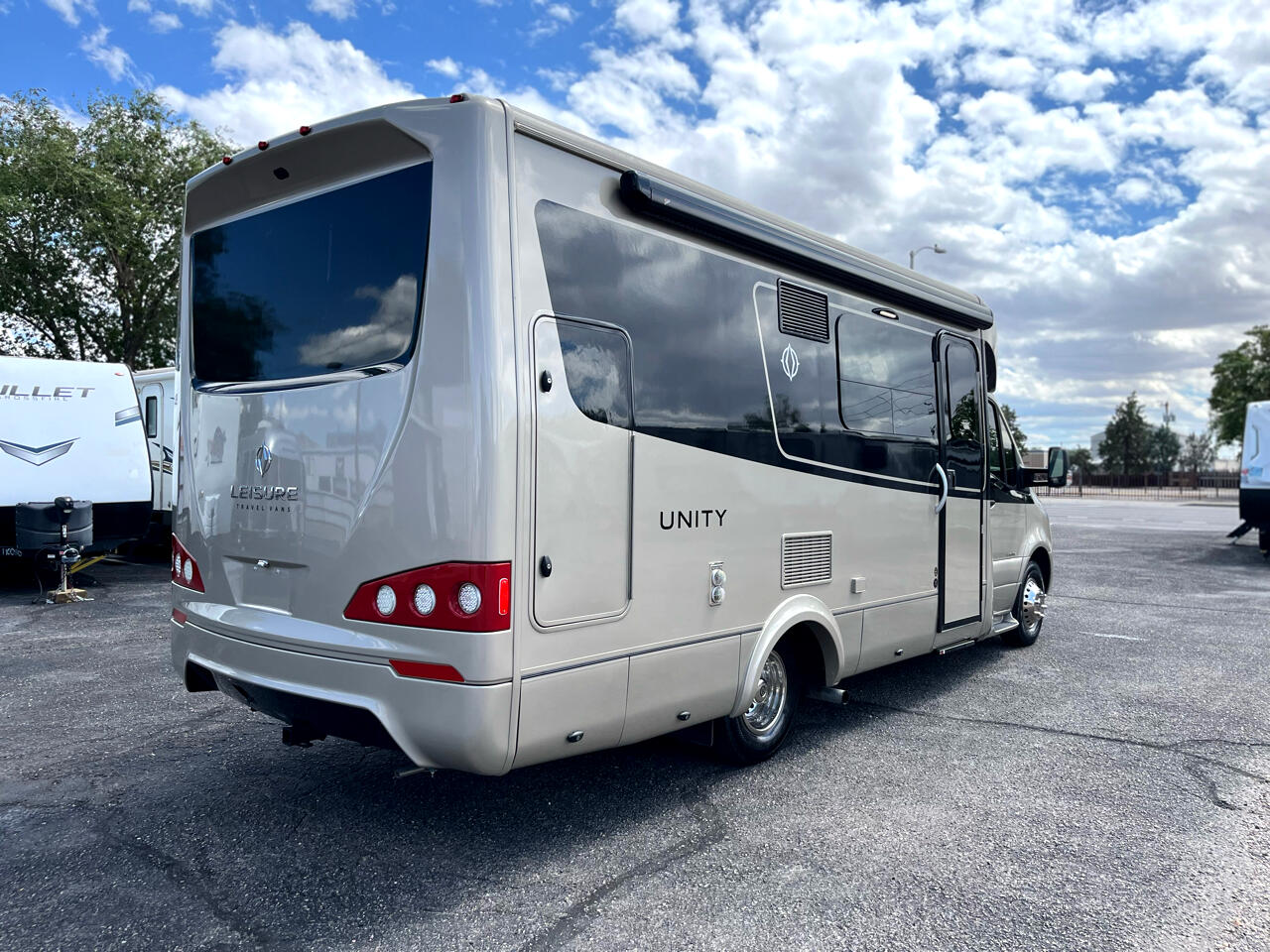 Leisure Travel U24MB  2021 Leisure Travel U24MB  2021
