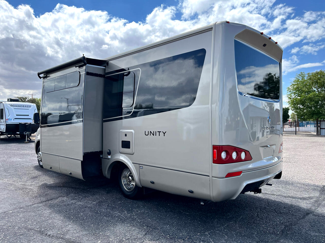 Leisure Travel U24MB  2021 Leisure Travel U24MB  2021