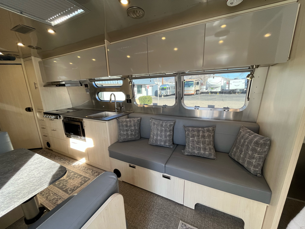 Airstream Flying Cloud  2022