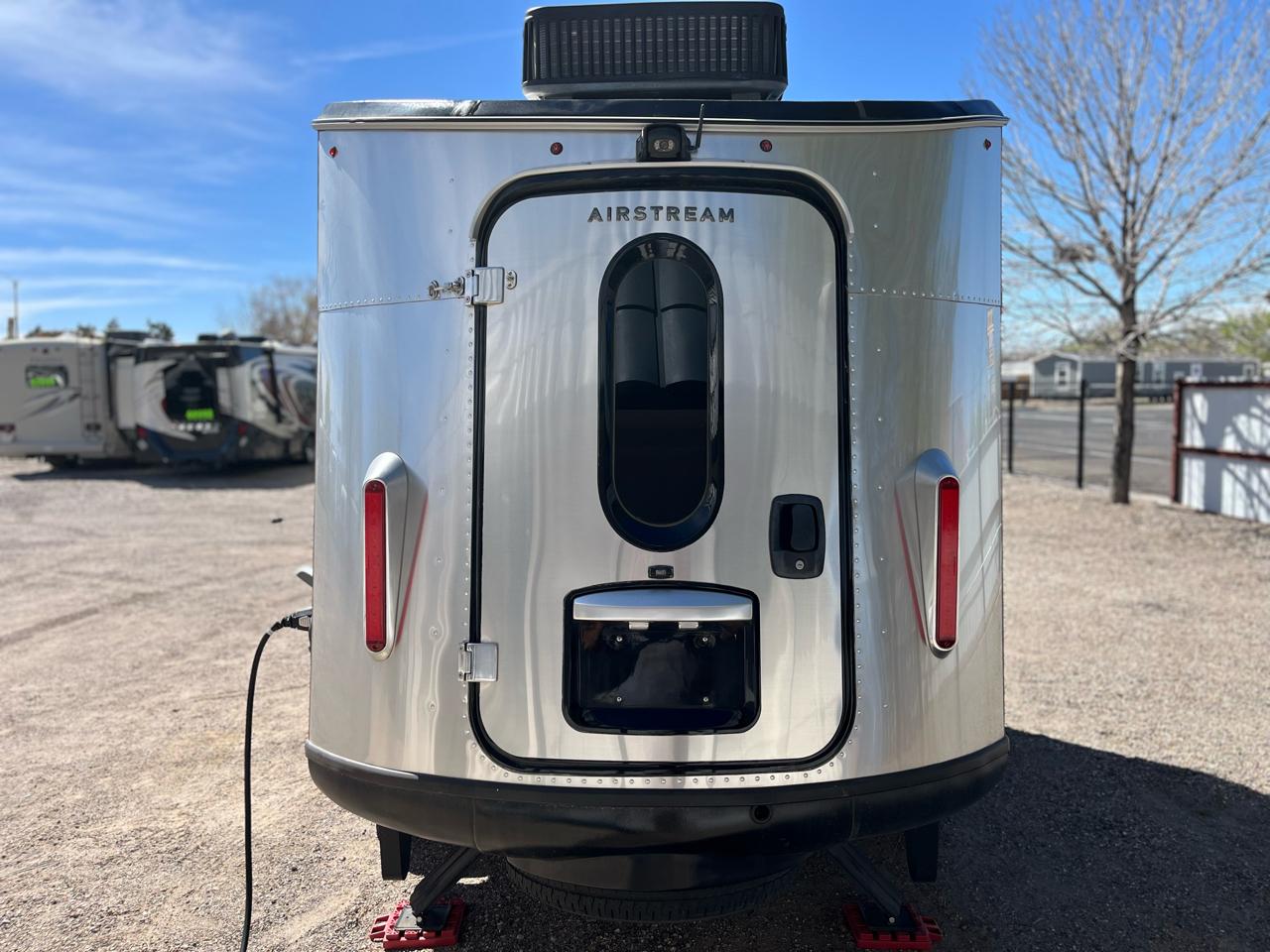 Airstream Basecamp  2021