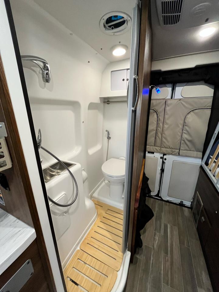 Winnebago Travato  2022