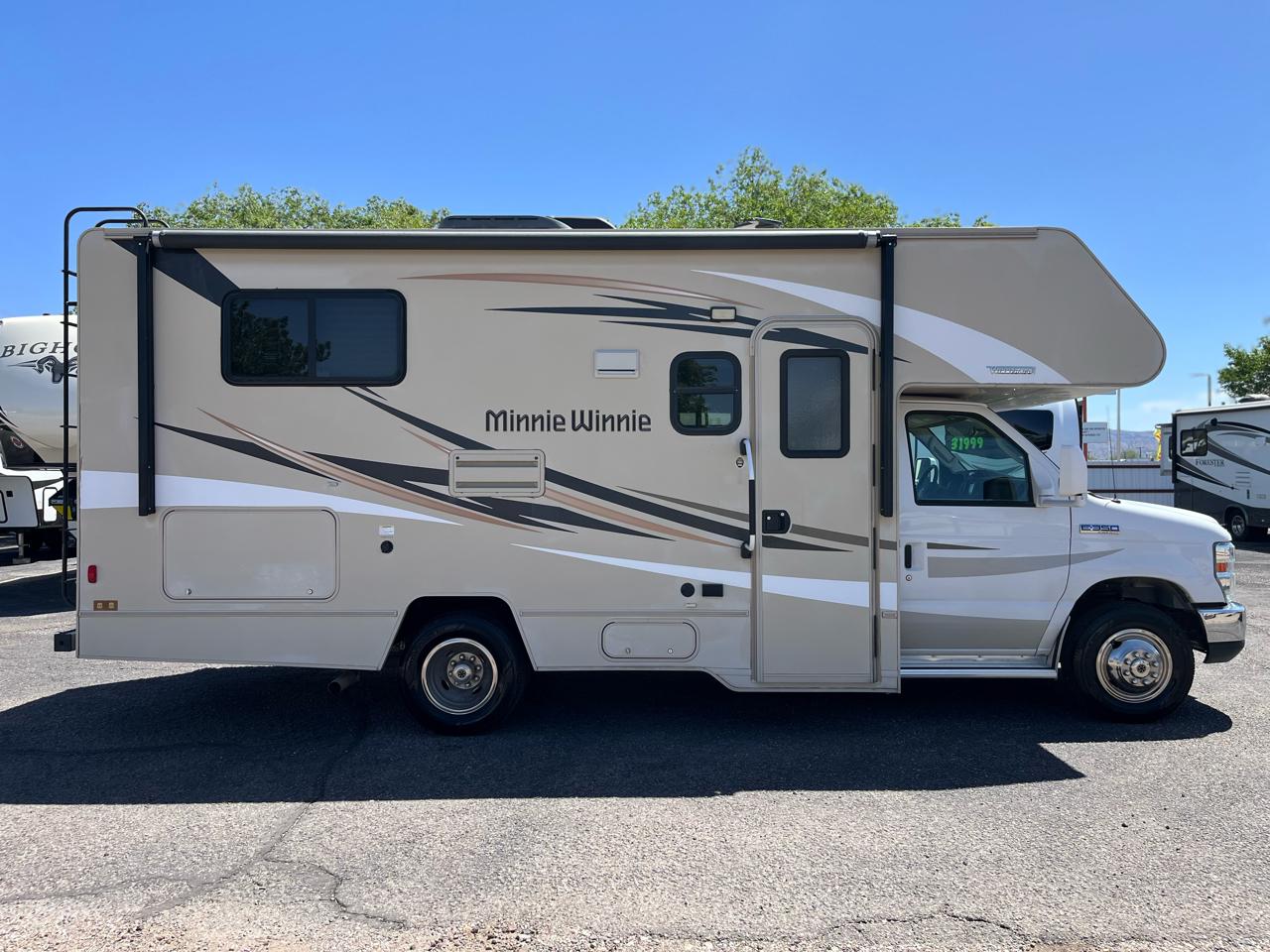 Winnebago Minnie Winnie  2017