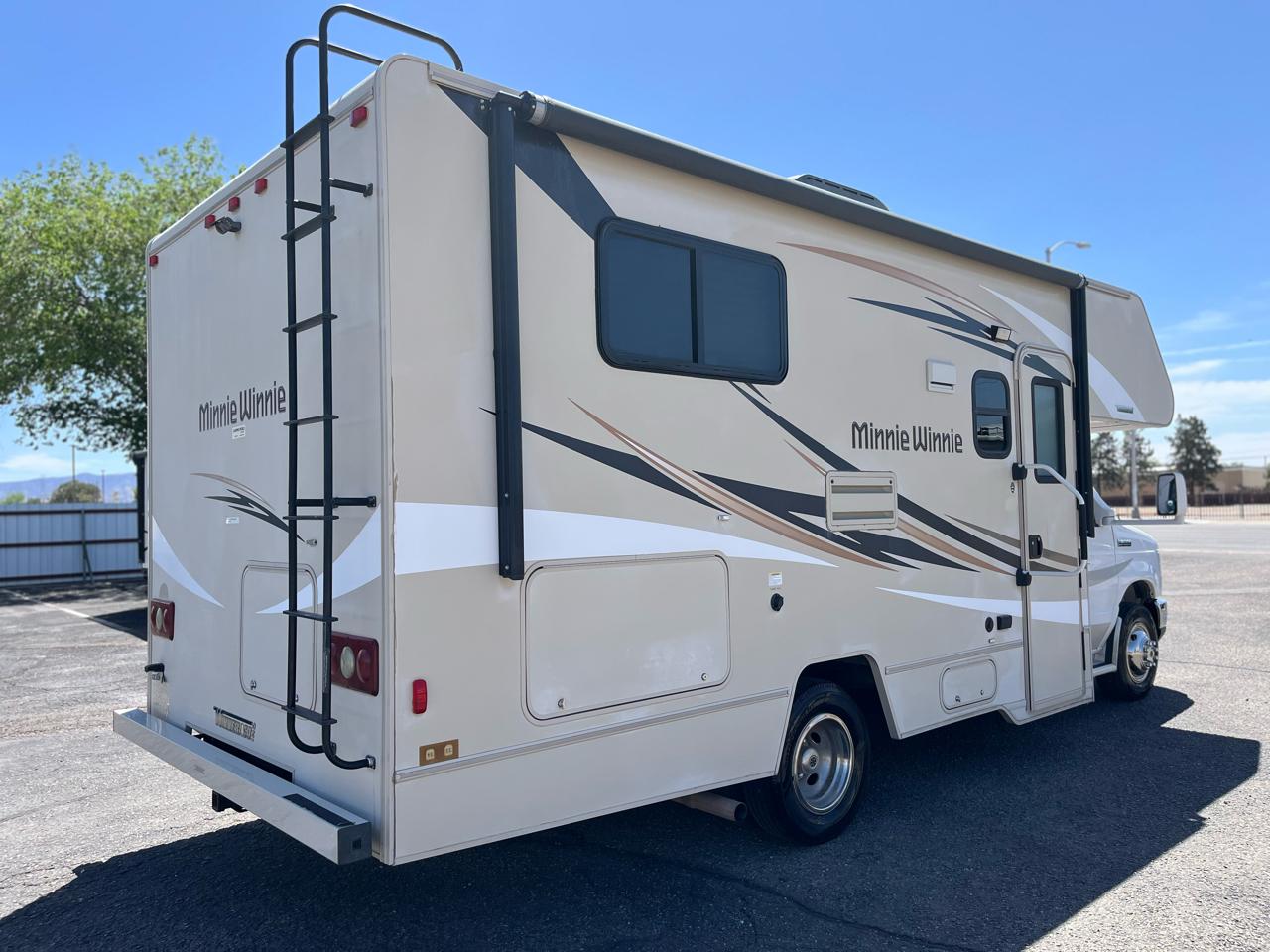 Winnebago Minnie Winnie  2017