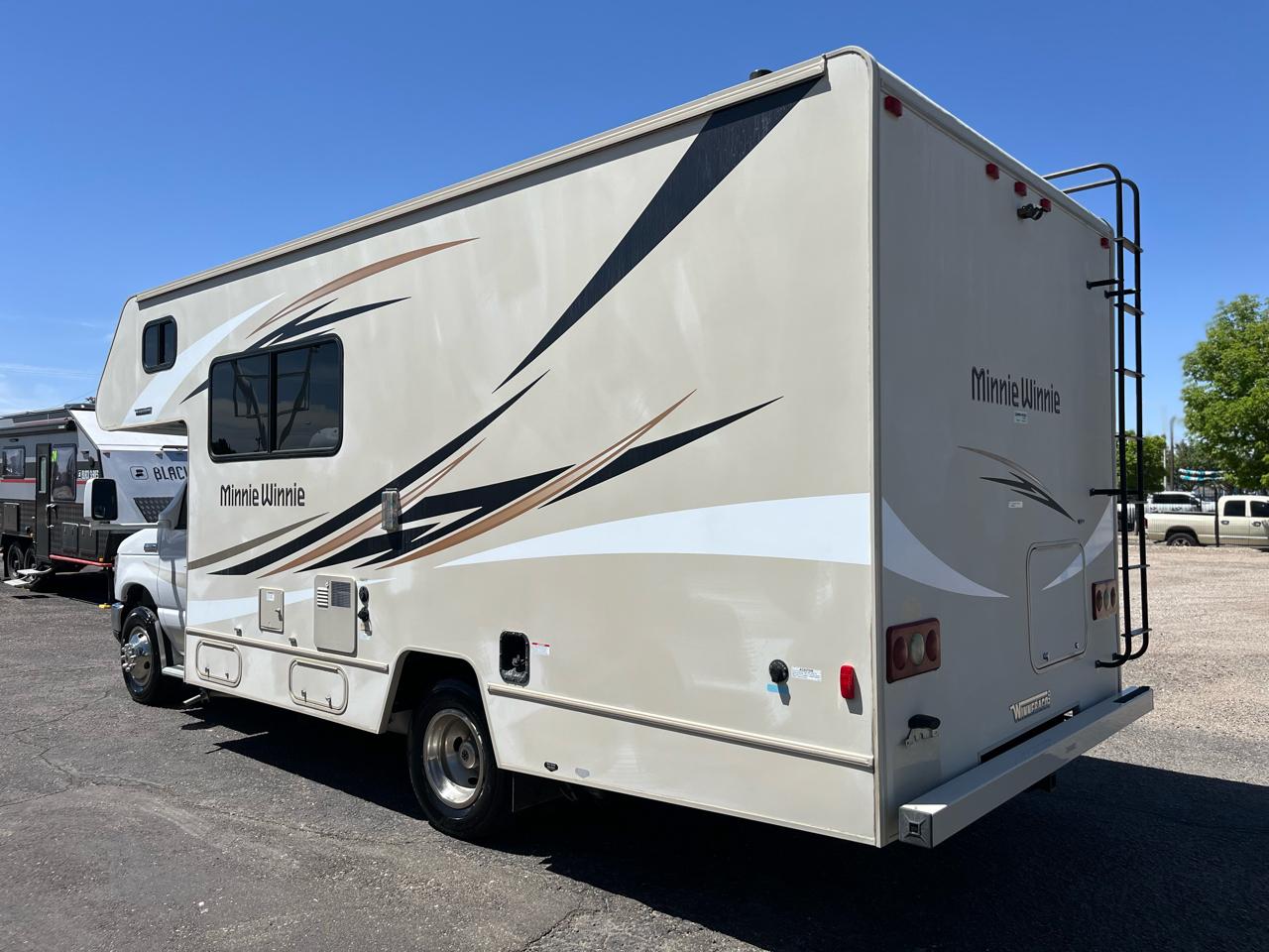 Winnebago Minnie Winnie  2017