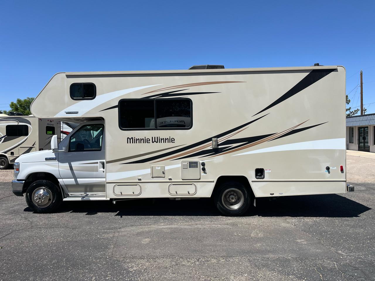 Winnebago Minnie Winnie  2017