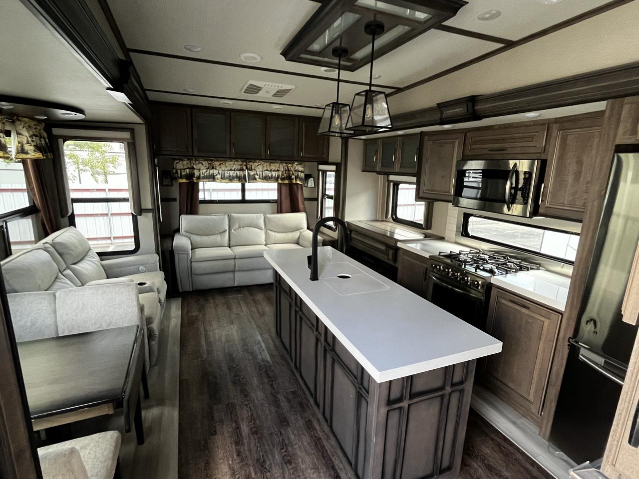 Grand Design Solitude  2021