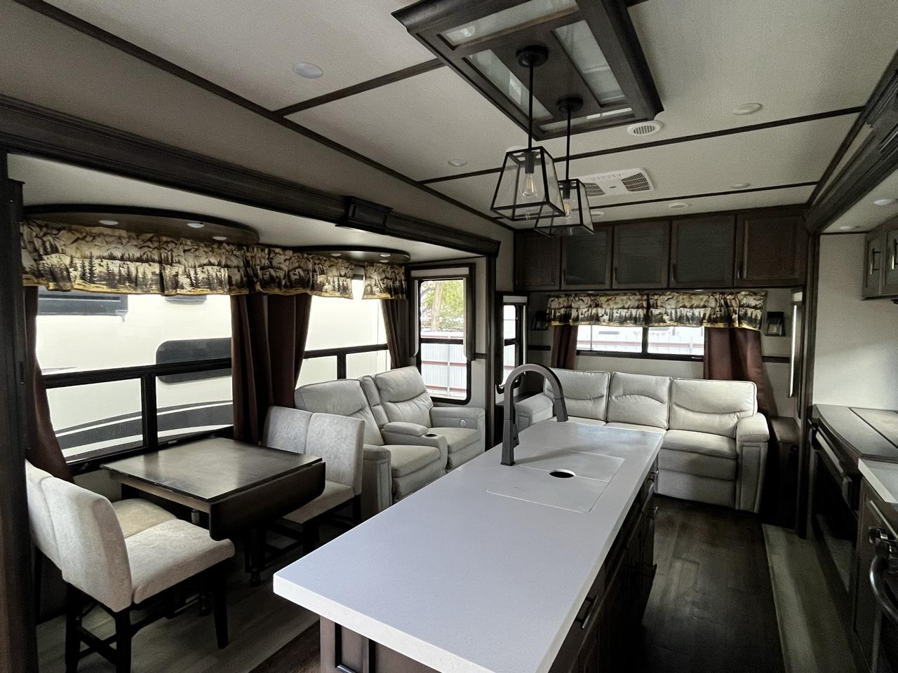 Grand Design Solitude  2021