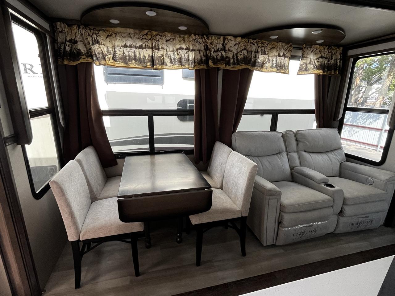 Grand Design Solitude  2021