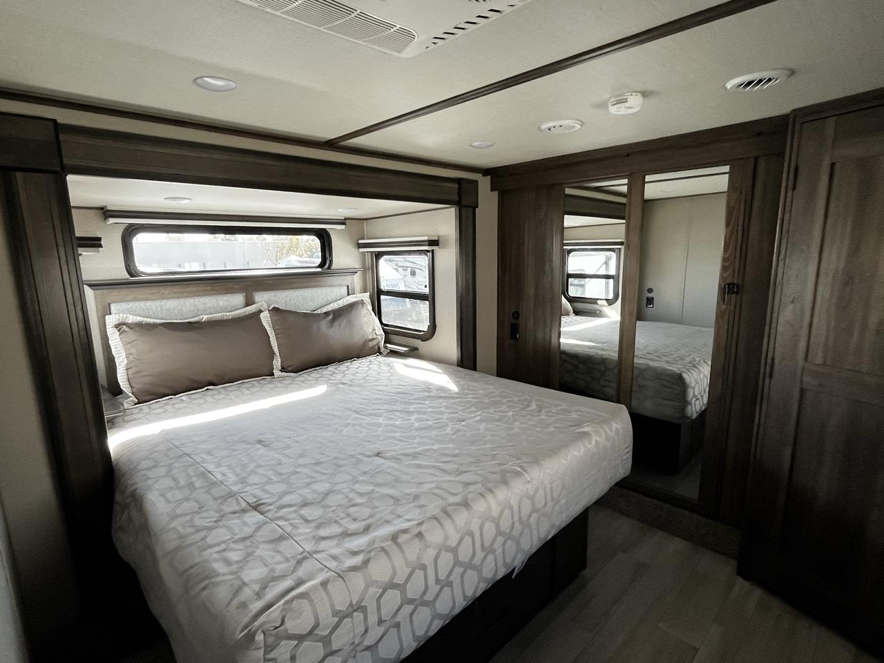 Grand Design Solitude  2021